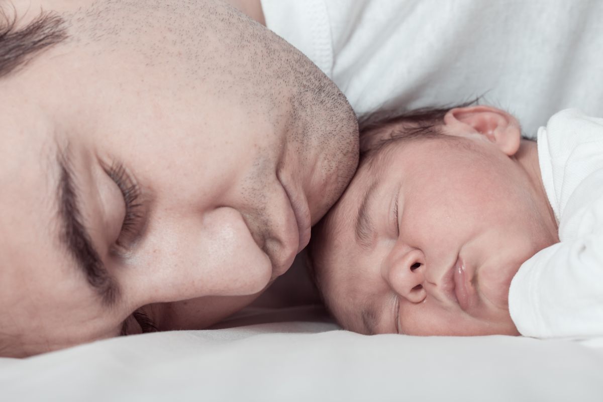 Urgen a padres evitar accidentes fatales con sus bebés durante el sueño