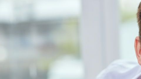 La duración de los parpadeos afecta las respuestas de nuestros interlocutores.