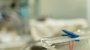 Por fortuna, el bebé se recupera satisfactoriamente.