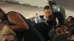 El presidente de México en un vuelo comercial.
