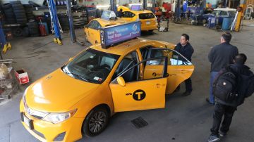 Compañía de taxis en Queens presenta innovador programa de seguro para sus conductores.