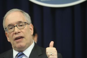 Contralor Stringer pide más ayudas federales ante el alza del desempleo en NYC
