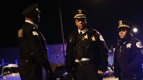 En Chicago hay iniciativas que tratan a la violencia como a una epidemia.