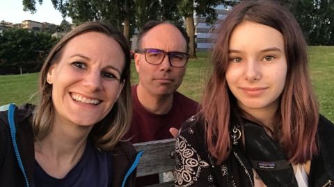 Jessica y Aaron con su hija Alice.
