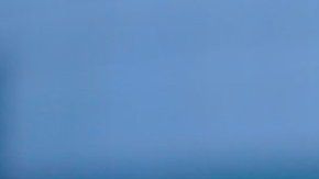 El resultado de esta crema "eléctrica" puede observarse bajo la luz ultravioleta.