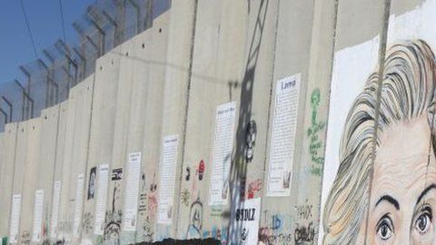 Trump admira el muro entre Israel y Cisjordania.