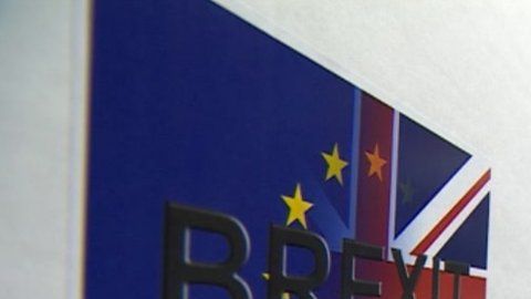 James Blake dice haber vendido más de 600 kits.