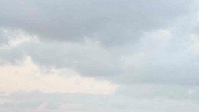 El naufragio atrae a curiosos a la zona.