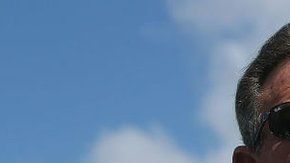 El alguacil Scott Israel dijo que la suspensión estaba motivada políticamente.