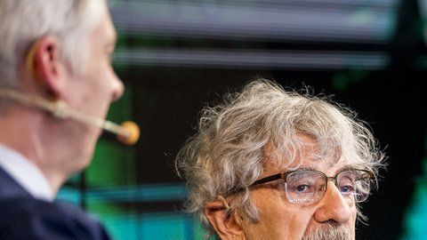 El biólogo chileno Humberto Maturana junto al neurocientífico británico Anil Seth.