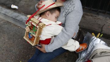 12/12/18/ LOS ANGELES/2 year old Jacob Rico with his mother joined hundreds of Catholic faithful during the celebration to Lady Guadalupe outside La Placita Church in Olvera St. (Photo Aurelia Ventura/ La Opinion)