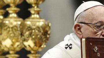 El papa alertó en Año Nuevo sobre la soledad y la división en el mundo.