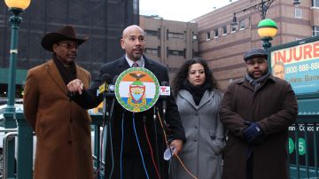 El presidente de El Bronx, Rubén Díaz Jr., ofreció una conferencia de prensa el miércoles, 16 de enero de 2019, en la estación de metro en East 149th Street y Grand Concourse para oponerse a los aumentos de tarifas propuestos por la MTA y pedir a la ciudad de Nueva York que retome el control de su sistema de transporte público.
