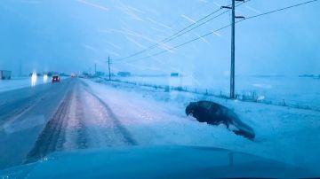 La Policía de Illinois compartió imágenes de percances por nieve.
