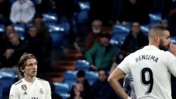 Los jugadores del Real Madrid al perder con la Real Sociedad.