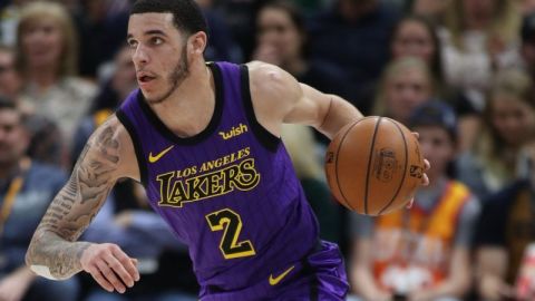 Lonzo Ball de los Lakers de Los Ángeles.