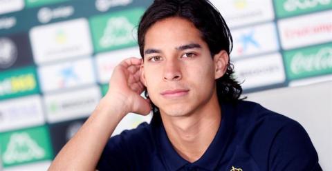 Diego Lainez debutó el fin de semana con el Real Betis