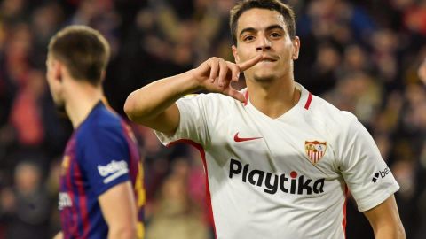 El delantero francés Ben Yedder celebra un gol ante el FC Barcelona en un partido con el Sevilla