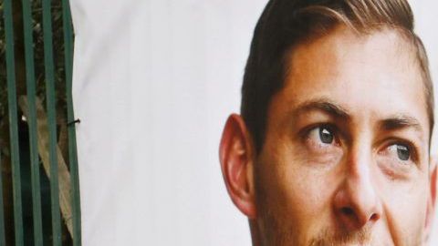 El jugador argentino Emiliano Sala sigue sin aparecer y el FC Nantes, ahora enfrenta una controversia legal con el Cardiff City,