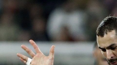 El delantero francés del Real Madrid Karim Benzema llevó a su equipo a la semifinal de la Copa del Rey.