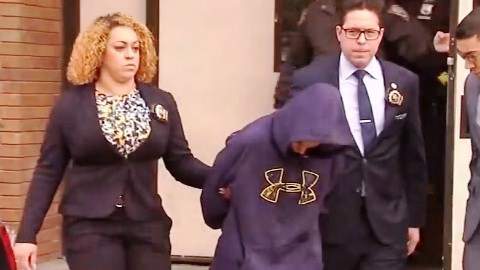 Whalesca Castillo se mostró cabizbaja ante la prensa