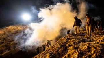 Patrulla Fronteriza respondió con gases. GUILLERMO ARIAS/AFP/Getty Images