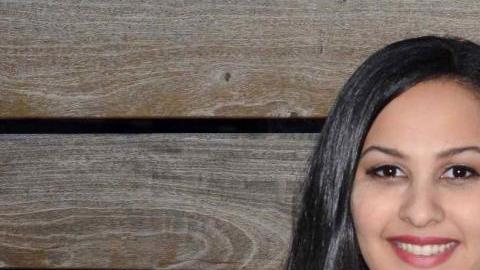Hablar español ha sido un punto a favor de Mariel Colón.