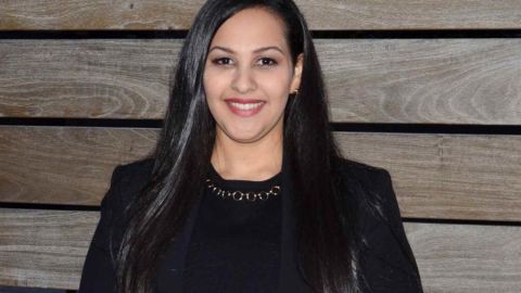 Hablar español ha sido un punto a favor de Mariel Colón.
