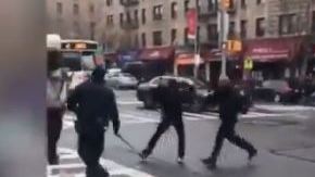 La acciones de los policías estás siendo investigada internamente por el NYPD.