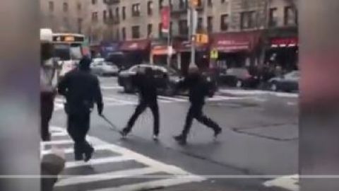 La acciones de los policías estás siendo investigada internamente por el NYPD.