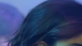 Clarissa Molina y Ozuna en una escena de “Qué León”.