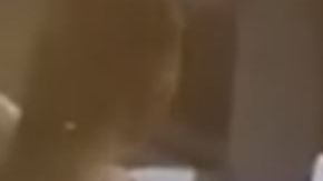 La mujer no logró que el empleado del banco le diera el dinero.