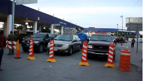 Aduaneros de México detectaron el ingreso ilegal de balas y drogas.