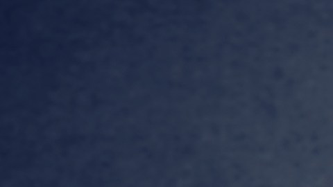 Los hombres suelen llegar al límite de su crédito más frecuentemente que las mujeres./Shutterstock