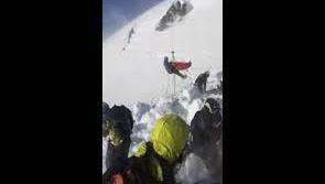 Avalancha de nieve arrastra a un niño de 12 años que consigue sobrevivir.