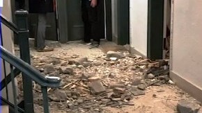 Escombros entre los pisos