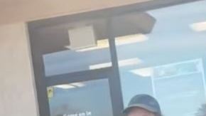 La mujer le comentó que tenía una necesidad urgente qué resolver.