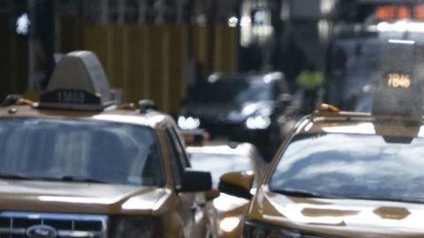 Los trabajadores hicieron frente al frío.