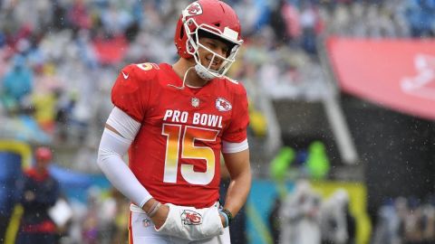 Patrick Mahomes de los Kansas City Chiefs al mando de la Conferencia Americana durante el NFL Pro Bowl 2019.