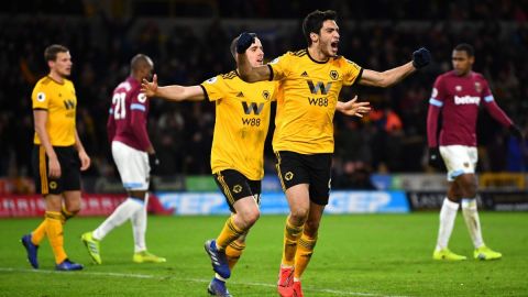 Raul Jiménez llevó a la victoria al Wolverhampton frente al West Ham United.