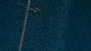 Peatones y ciclistas enfrentan temperaturas muy frías en NY.