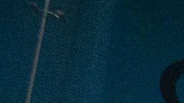 Peatones y ciclistas enfrentan temperaturas muy frías en NY.