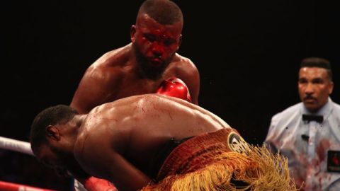 Badou Jack y Marcus Browne durante su pelea en el MGM Grand Garden Arena de Las Vegas, Nevada.