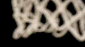 Nowitzki celebra su primera cesta del partido: un triple.