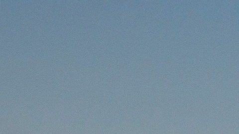 Una vista al 220 Central Park South desde Rockefeller Center.