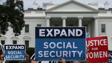 Protesta por expansión del Social Security.