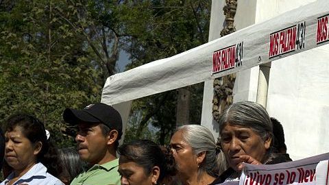 Los padres de los 43 mantienen su reclamo de justicia.