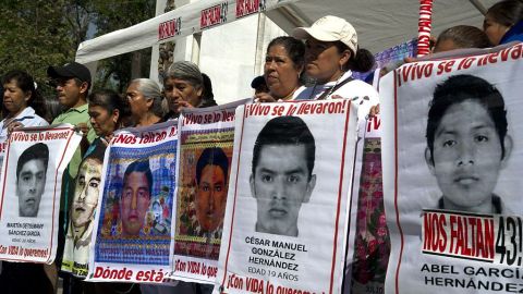 Los padres de los 43 mantienen su reclamo de justicia.