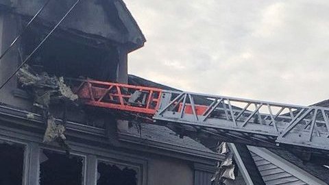 El fuego tomó casi dos horas para ser sofocado