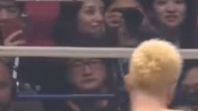 Mayweather bailó y se rió de su oponente y acabó con él en tan solo 2 minutos.